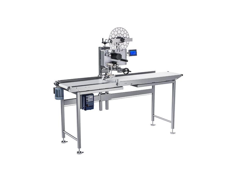 Scanvaegt BN2010 è una linea automatica per l’etichettatura superiore di prodotti alimentari confezionati, con velocità fino a 250 prodotti al minuto.